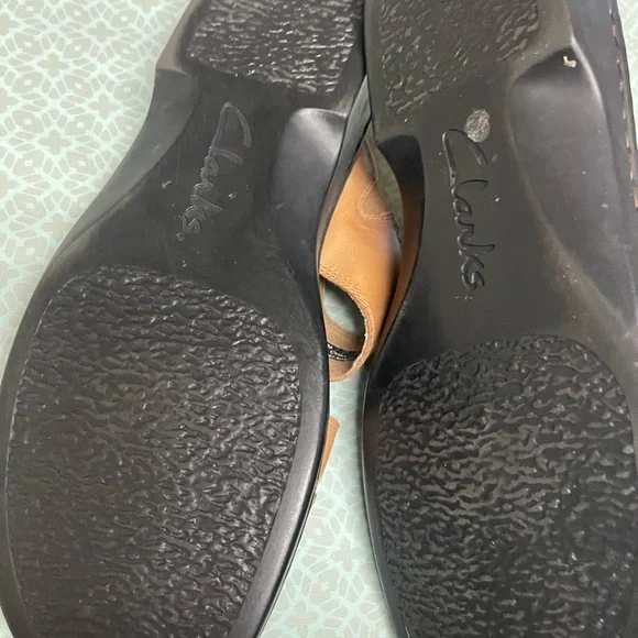 Clarks Men’s Tan Leather Slide Sandals - Picture 6 of 8